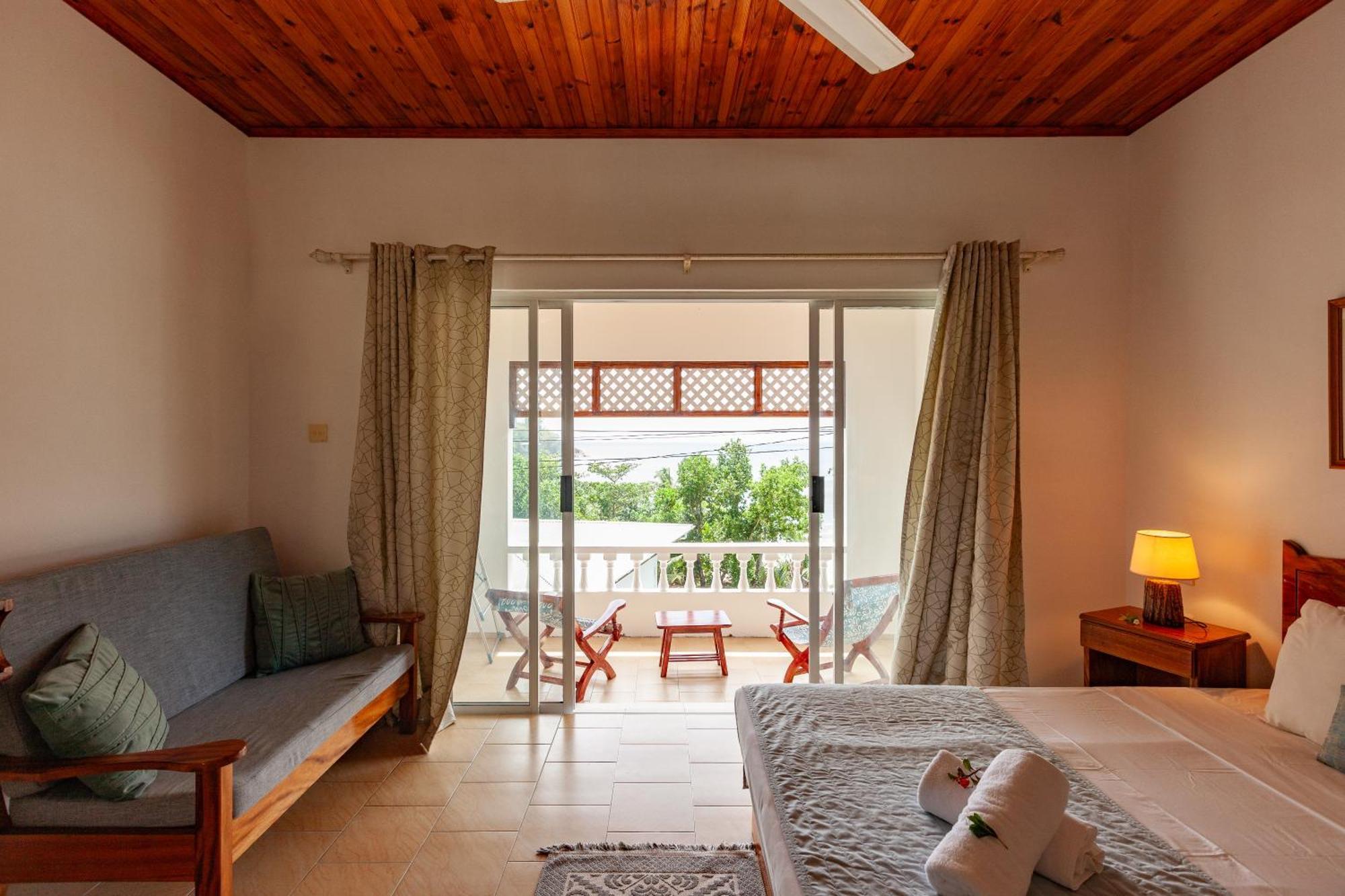 Hotel Anse La Blague Baie Sainte Anne